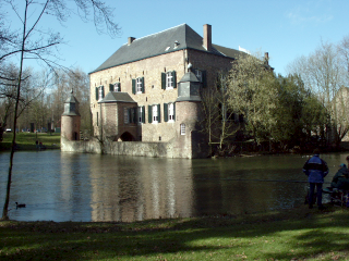 [Photo of 
Kasteel Erenstein after applying the Levels-Tool]